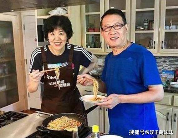 郎平在外国的豪宅生活方式很西式厨房都是开放式的