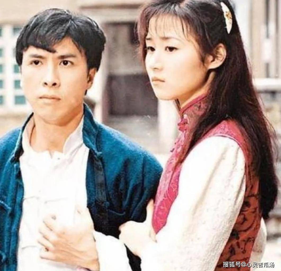 甄子丹和万绮雯1995年合作《精武门》,那时甄子丹刚刚结婚一年,妻子怀