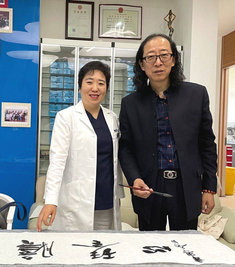 刘楣洪 中国书法家协会理事,北京书法家协会副主席,民革朝阳中山书画