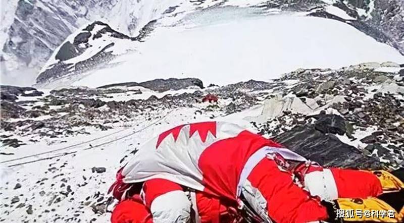 珠穆朗玛峰最著名的一具尸体:为何长达20年无人掩埋?