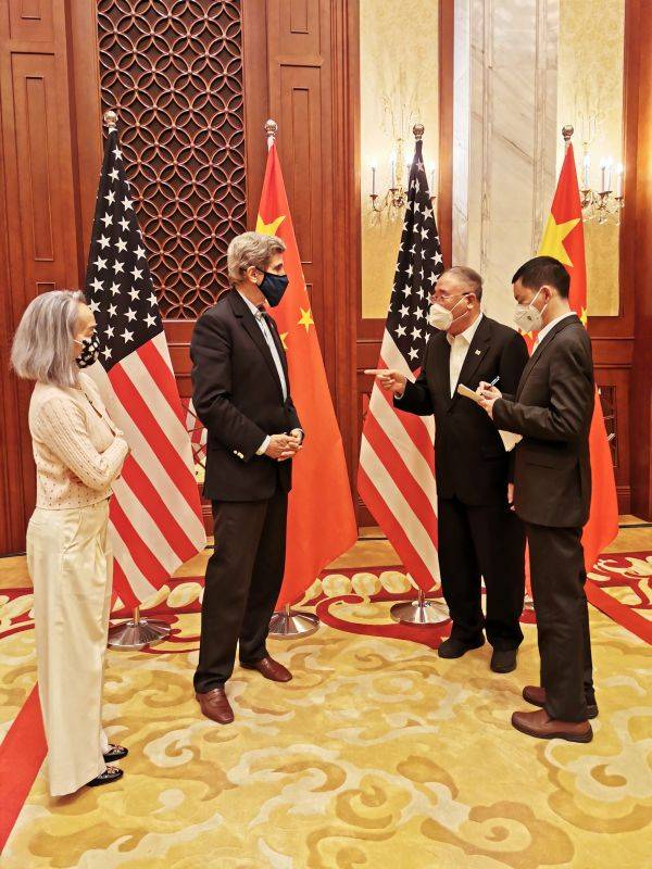 克里访华这个与美国紫发翻译女士对弈的中国小哥是谁