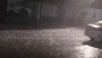 刚刚,这里遭遇暴雨冰雹突袭!狂风瞬间折断树枝,人群阵阵惊呼