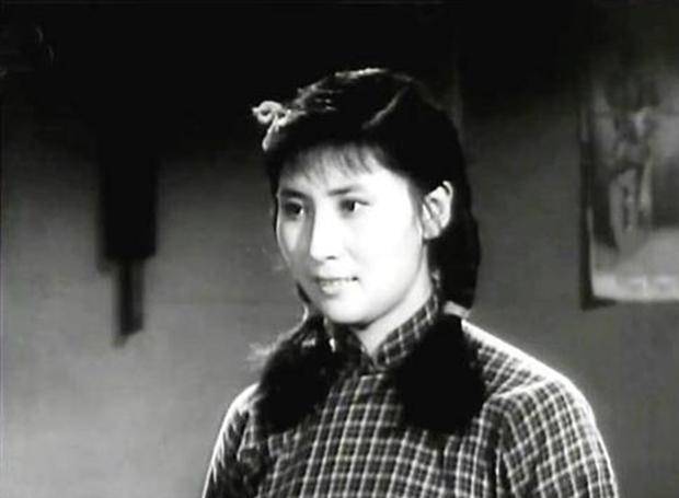 原创老演员袁霞:三次穿军装,两次进八一厂,曾为演戏丢下年幼女儿