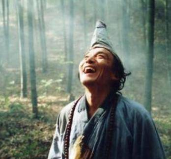 35年前,"济公"游本昌拍戏时遇3件"奇事",至今87岁一心向佛