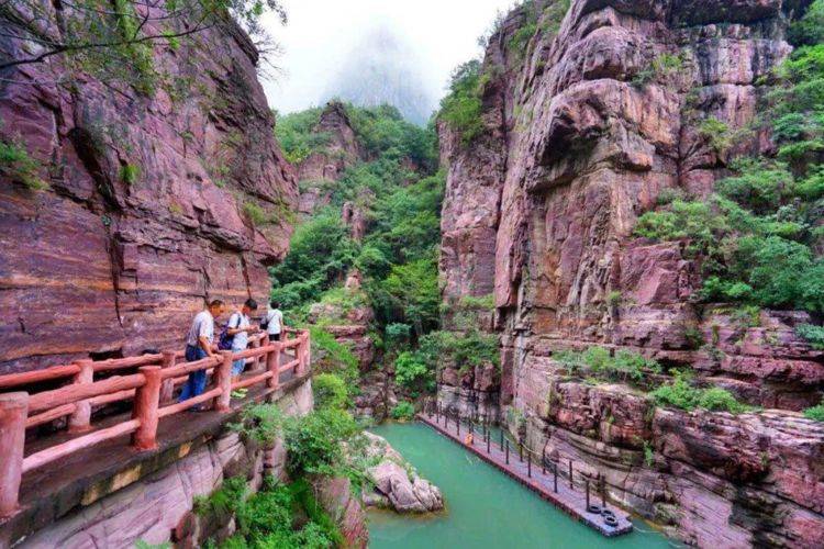 河南"任性"景区,门票高达120元,游客却络绎不绝_云台山