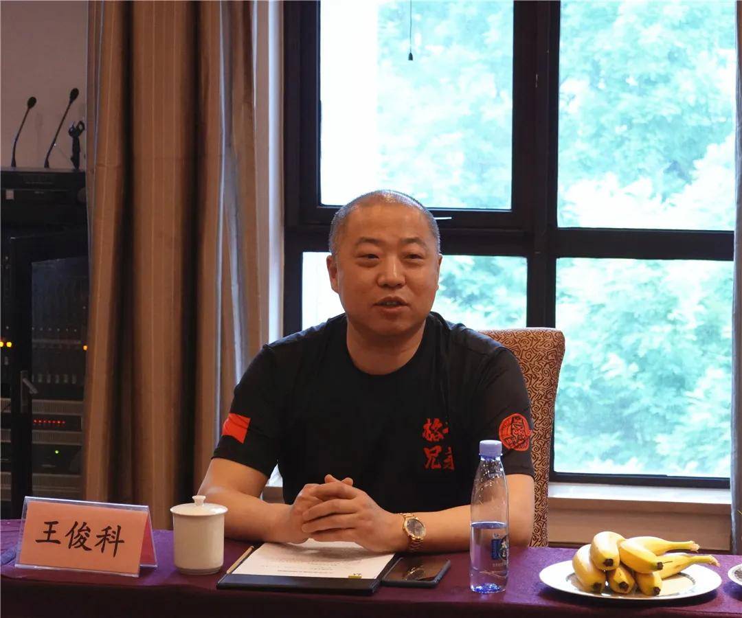 王俊科常务副会长兼秘书长就商会目前疑惑的问题与调研人员进行了沟通