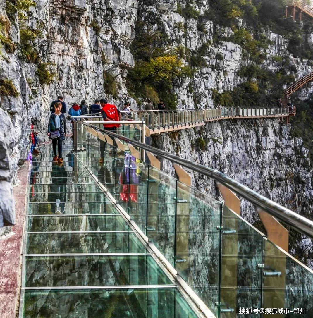 青天河景区诚意满满,乐趣多多 更有清爽漂流,时光隧道 高空索道,玻璃