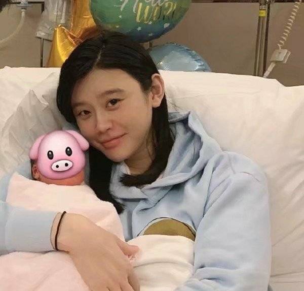 原创奚梦瑶官宣二胎后首次亮相,身材丰满小腹微凸,称嫁入豪门是因为
