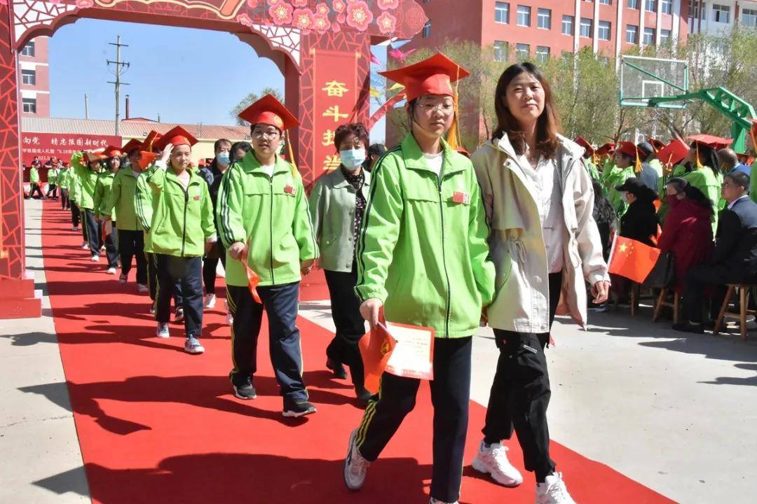 张北德智中学高中学校隆重举行首届高二成人礼暨"5.18青年立志节"