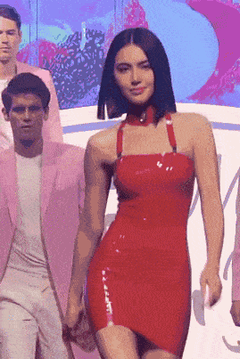 搞笑gif:阿姨你好,今天我把墨水溅到你女儿身上,老师让我来洗干净