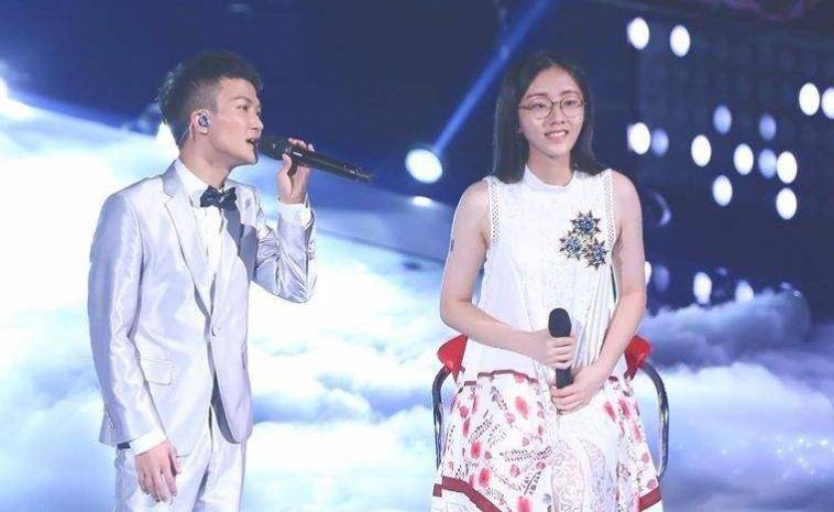 周深走红背后,论贵人扶持的重要性_那英