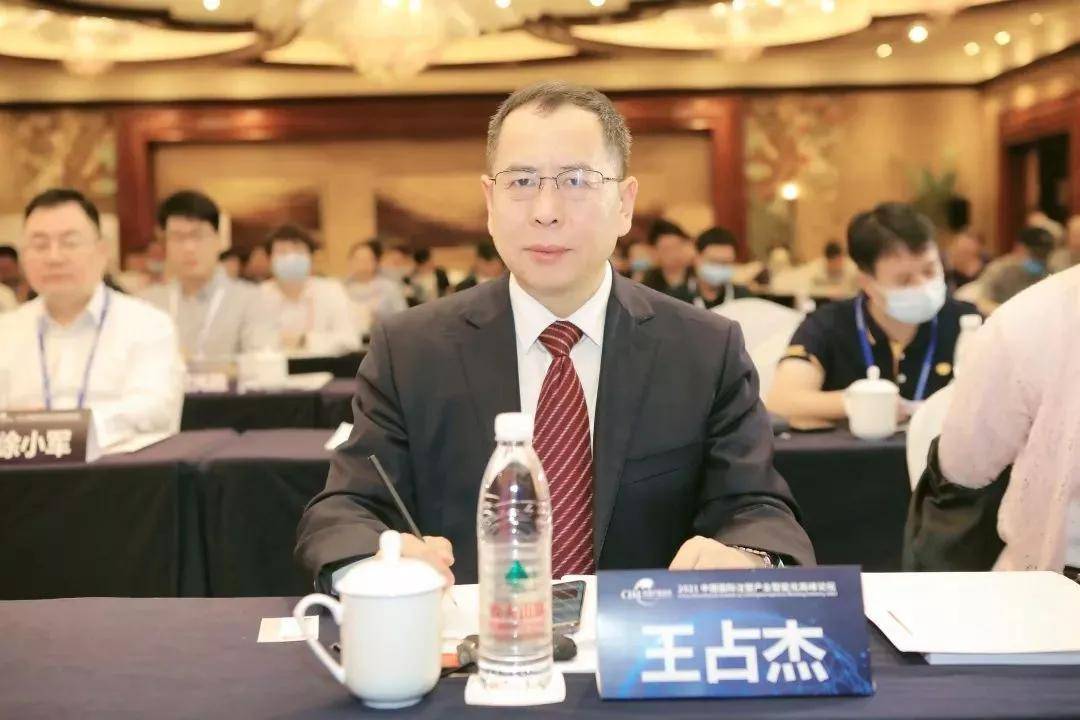 工业协会理事长朱文玮,中国塑料加工工业协会副理事长兼秘书长王占杰