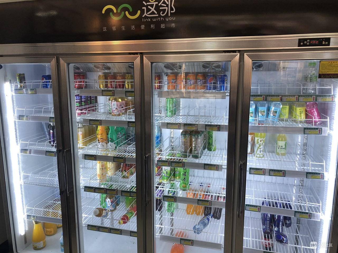 小卖部的饮料冰柜用自重滑道层架