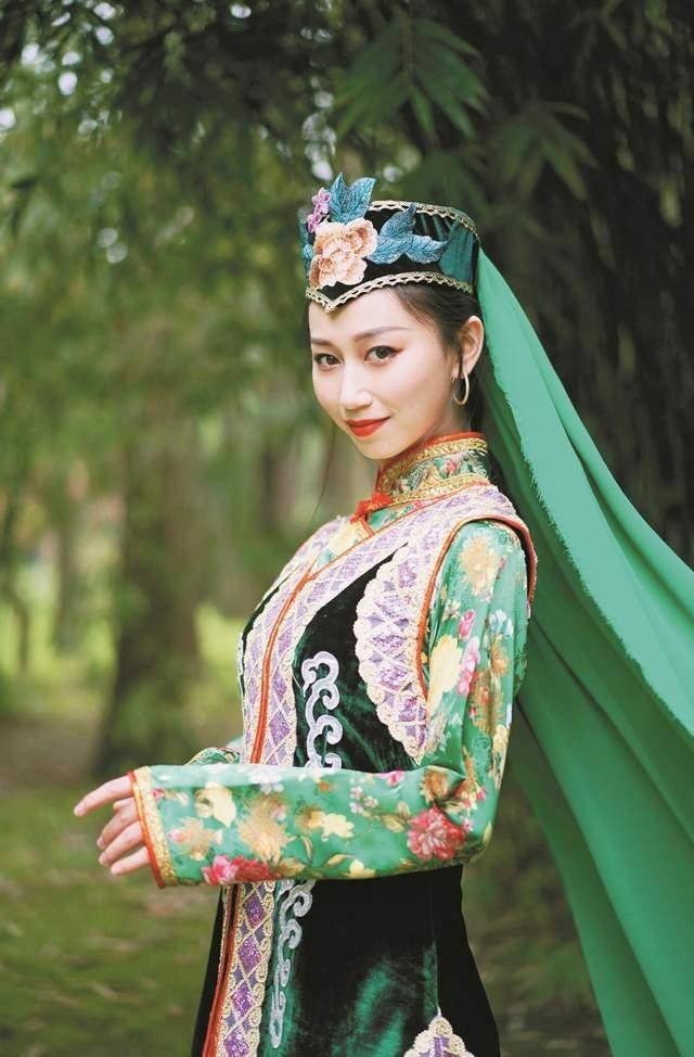 太美了!武汉95后女孩耗时247天,拍摄56个民族服饰