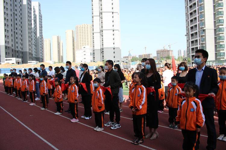 郑州市二七区滨河花园实验小学喜迎建党百年星星火炬代代传