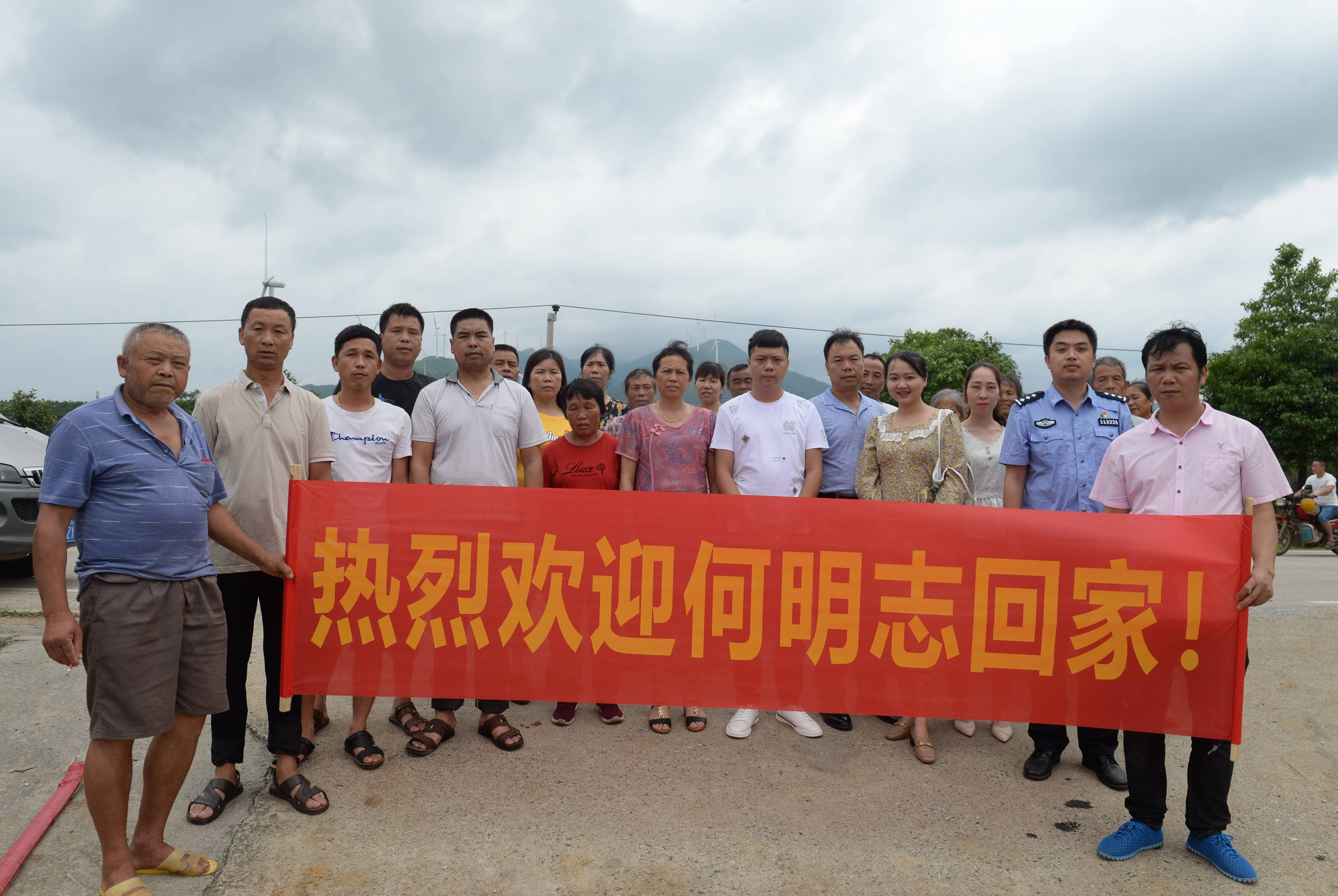 好在,湘粤两地警方通过多次dna比对排查,终于圆了何明志的寻亲梦.