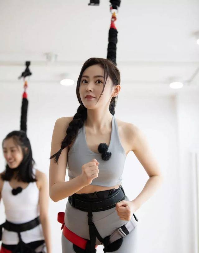 张天爱,以严格要求,打造完美身材,健身可以改变人生