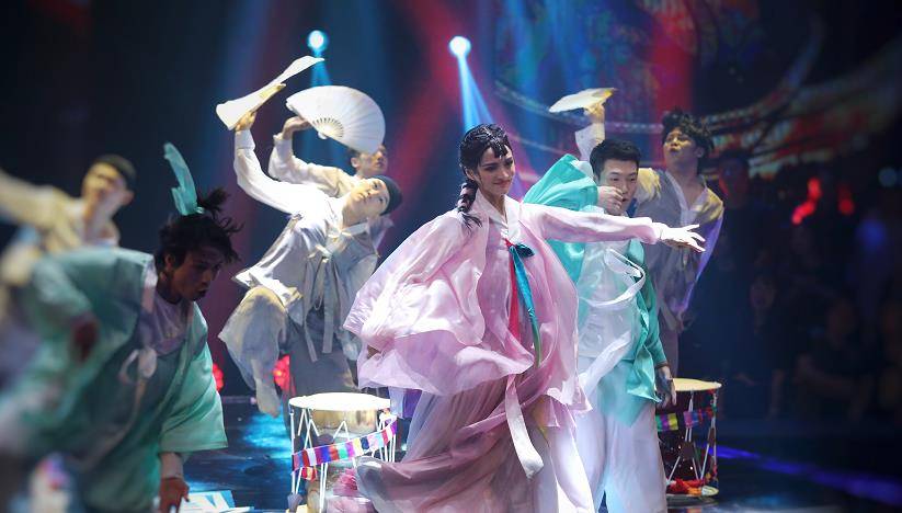 原创《这就是街舞》朝鲜族舞蹈,在韩网热议被骂,韩国人长长见识吧!