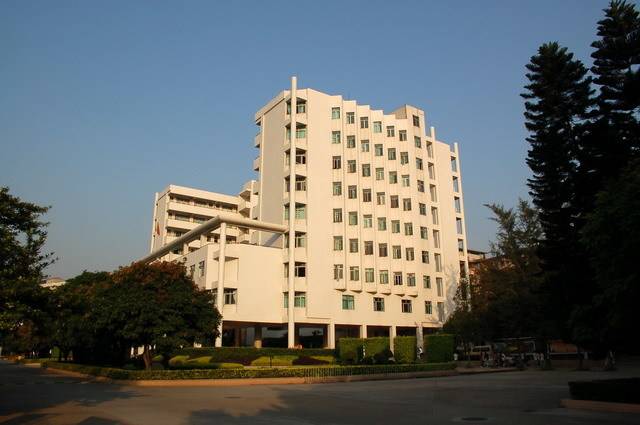 广东轻工职业技术学院现有广州新港校区,广州琶洲校区,南海校区南区