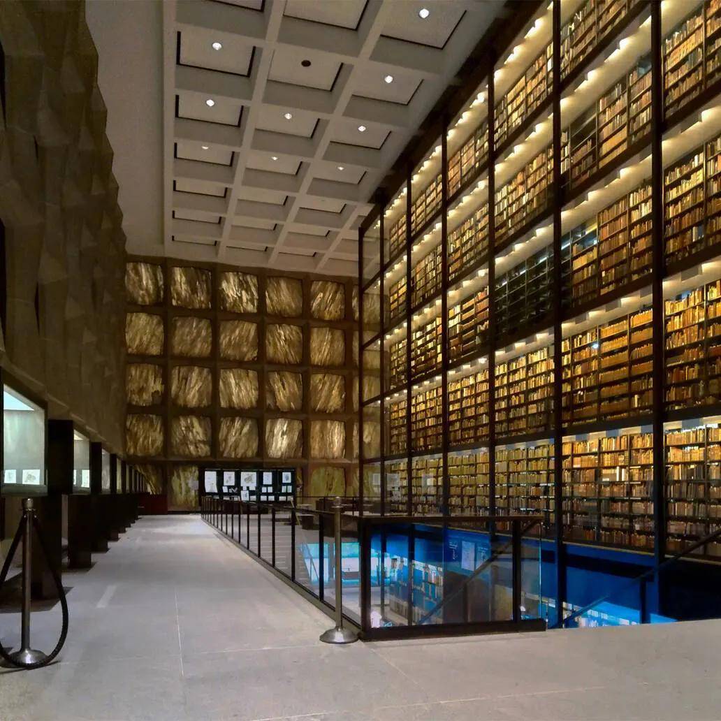 耶鲁大学贝内克图书馆,这里的书架被誉为知识的物理容器