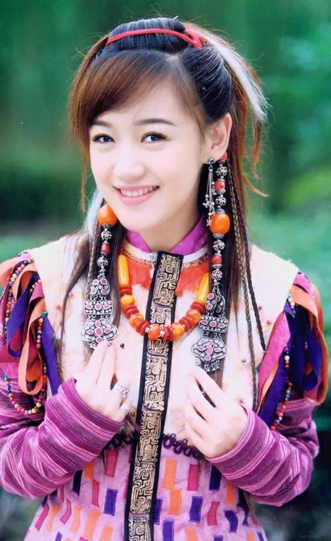 胡歌现身薛佳凝音乐剧两人分手已12年如今仍一个未婚一个未娶