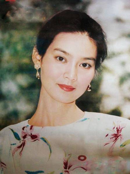 原创刘雪华年轻时,郑佩佩年轻时,潘虹年轻时,刘晓庆年轻时,谁最美