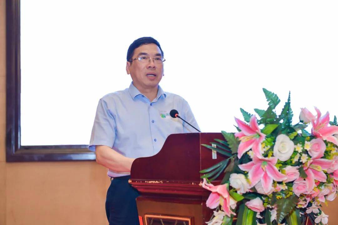 党委书记杨铁贵开场,校党委副书记,副校长姚江林,校友会秘书长杨仁海