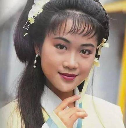 51岁港姐梁小冰:嫁"马文才"20年恩爱如初,今依然美如少女