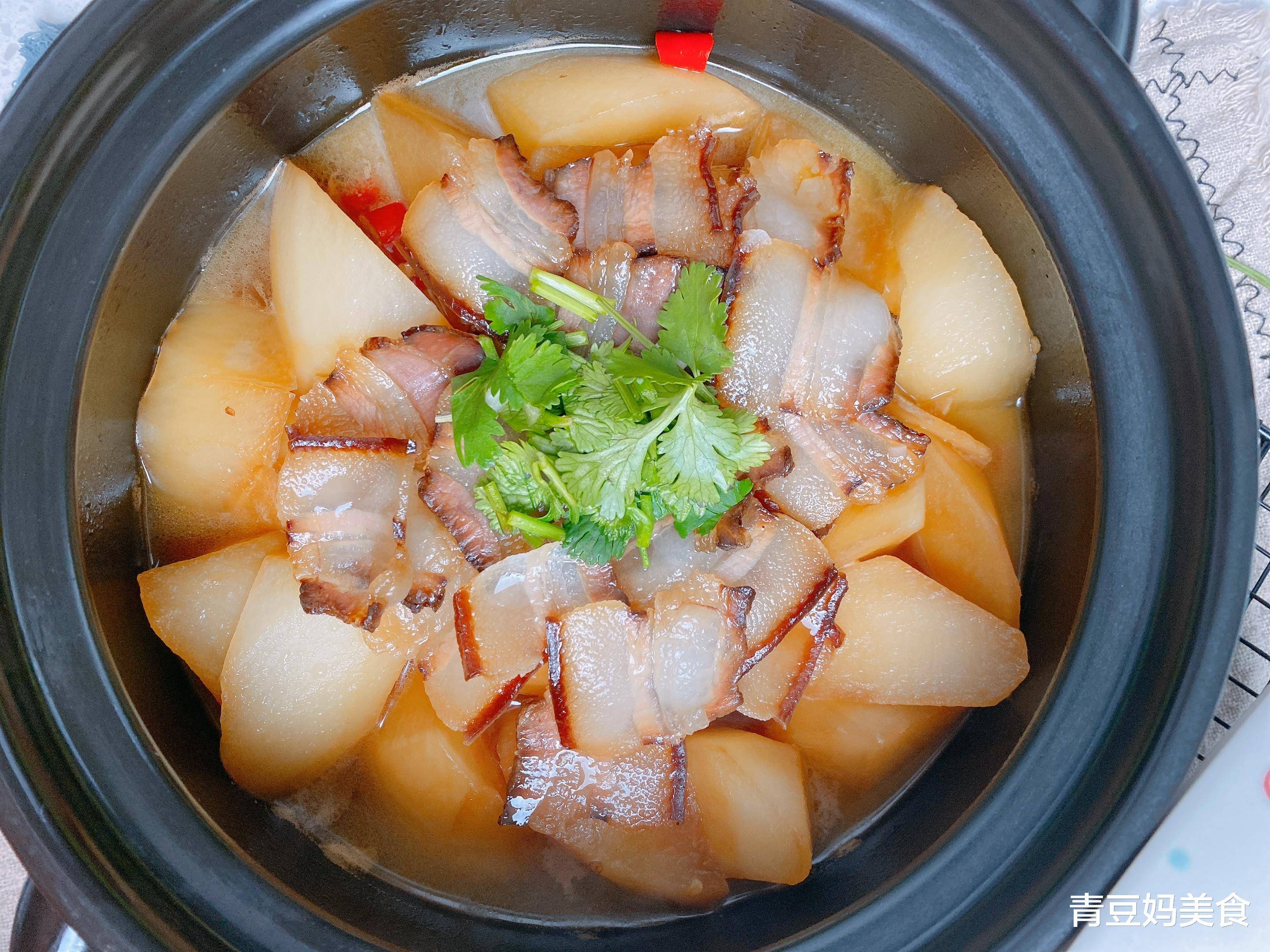 萝卜和腊肉是绝配,这样炖一锅,15分钟就上桌,冬天越吃