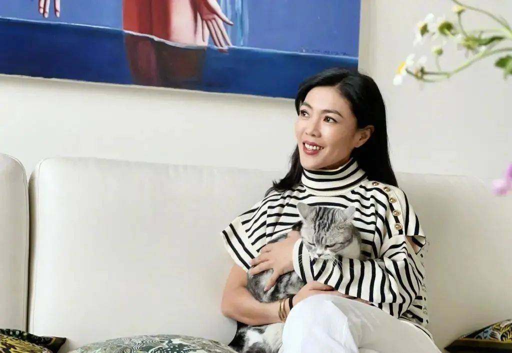 坐过潘石屹腿合照删除洪晃一天650元餐费不够的苏芒有多嚣张
