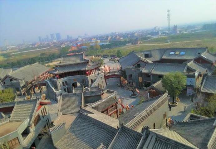 在陕西咸阳乾县的大唐丝绸之路风情小镇,也叫大唐小镇,在建造之初便