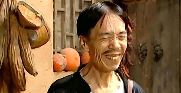 他被称为亚洲第一美颜,48岁才出道演艺圈,靠一汉奸角色红遍全网
