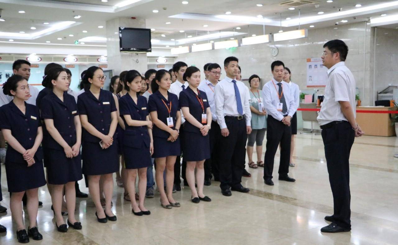 他们每天都做什么?银行员工给出答案