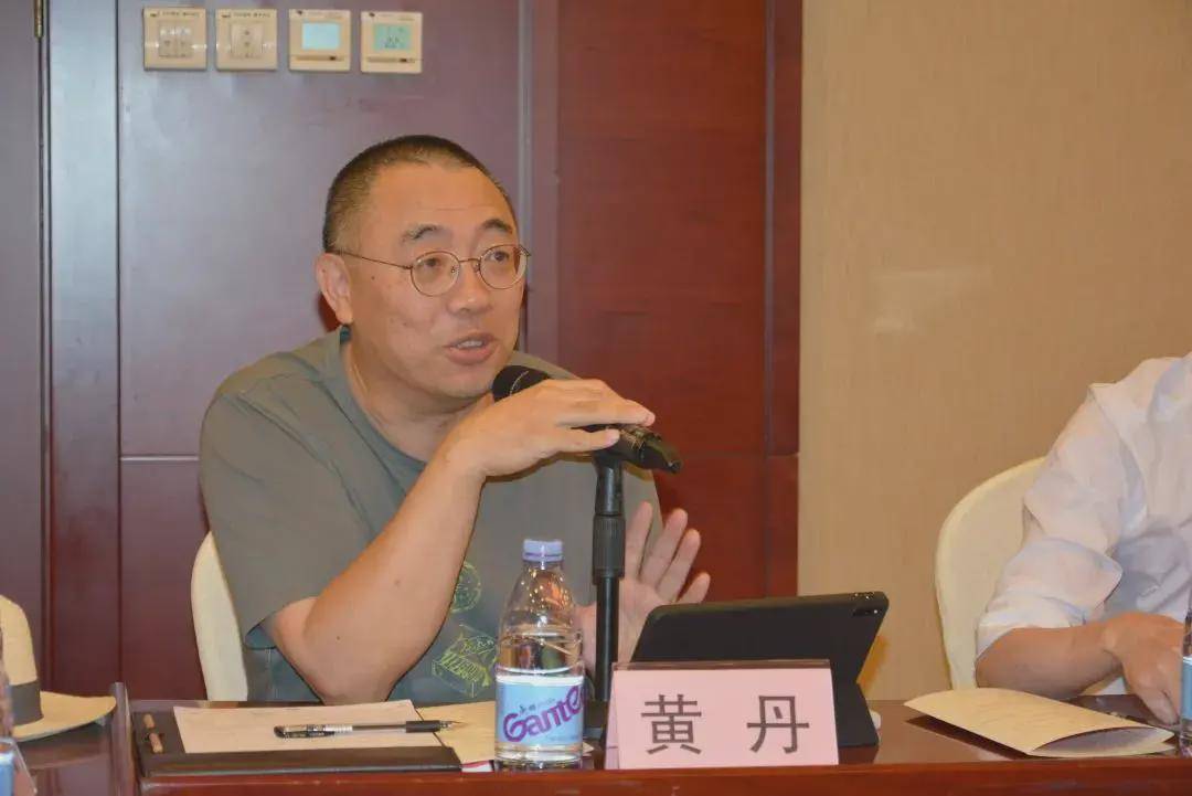 黄丹 北京电影学院文学系主任,影视评说家