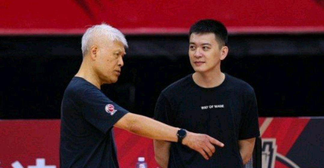 后院起火?杨鸣绯闻女友持续挑战原配 第一帅连夜澄清 球队已介入