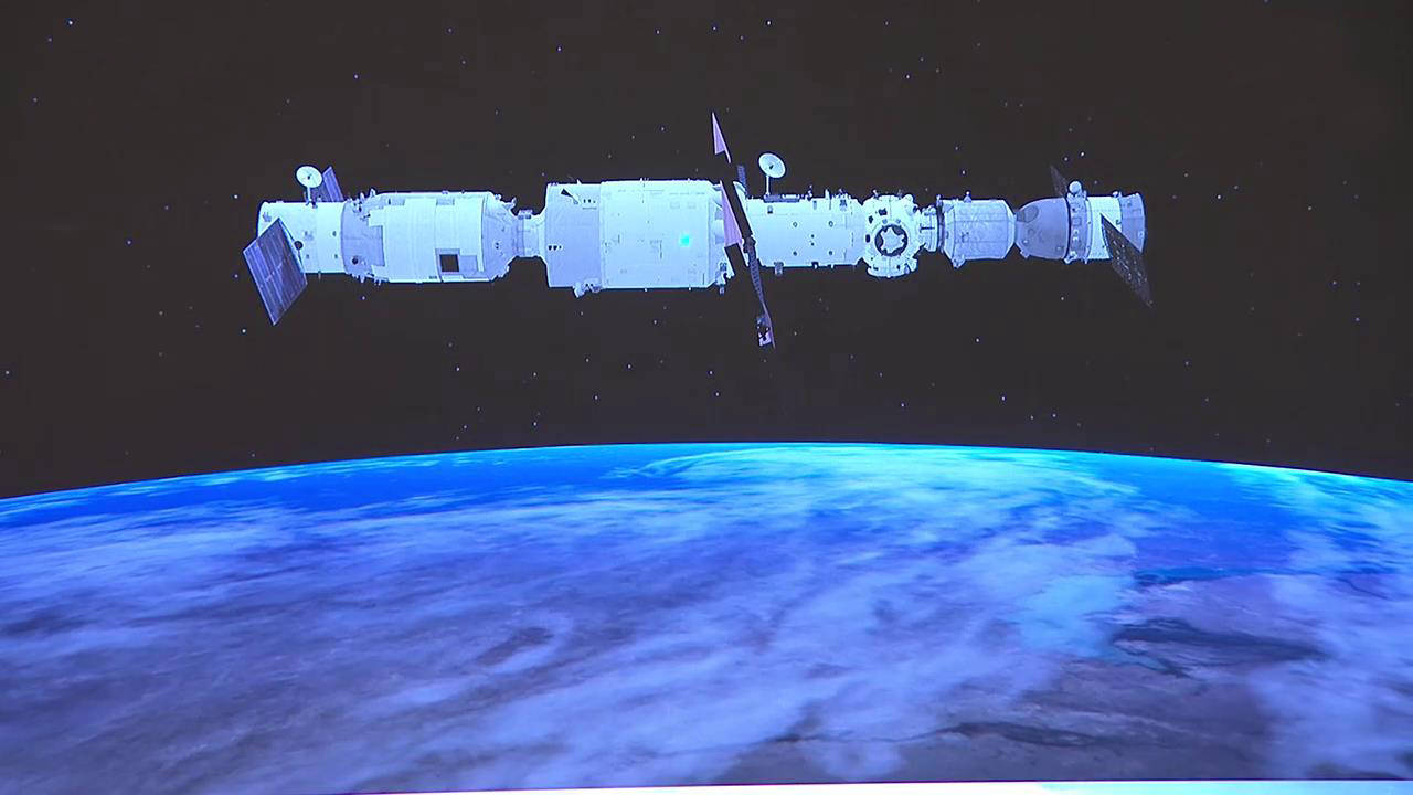 天宫空间站能否直播地球?3颗天链卫星列阵太空,还差俩