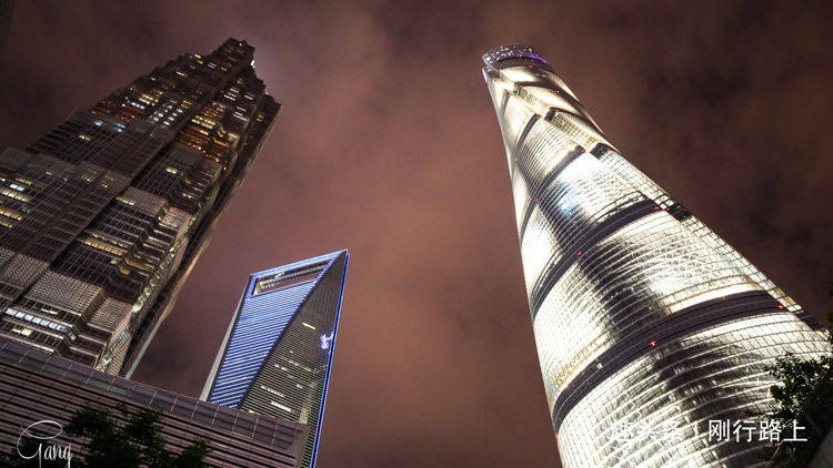 原创中国第一高楼上海中心大厦,拍夜景相比于白天感觉更震撼