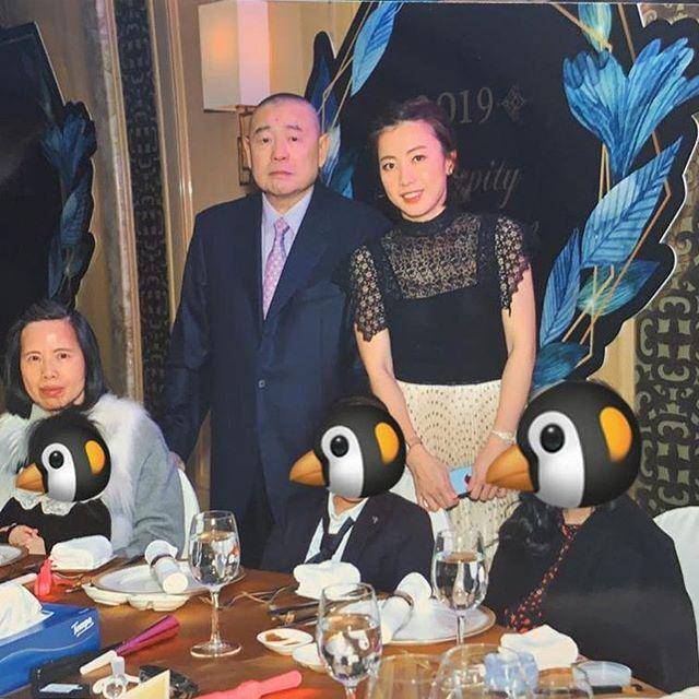 原创70岁刘銮雄由甘比陪伴打疫苗小露肌肉力证健康