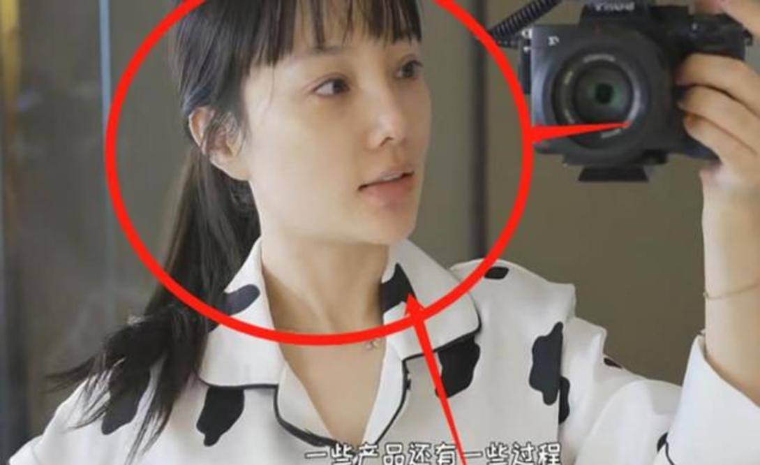 李小璐素颜出境,脸部状态整容感太明显,真是可惜了一张好脸?