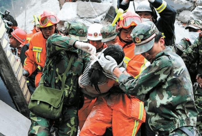 原创汶川地震时,那位救了丈夫,却丢了双腿的李应霞,如今怎么样了?