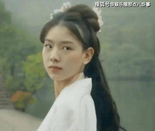 经过后天"微调",还晒出所谓的整容图,曝光孙一宁素颜