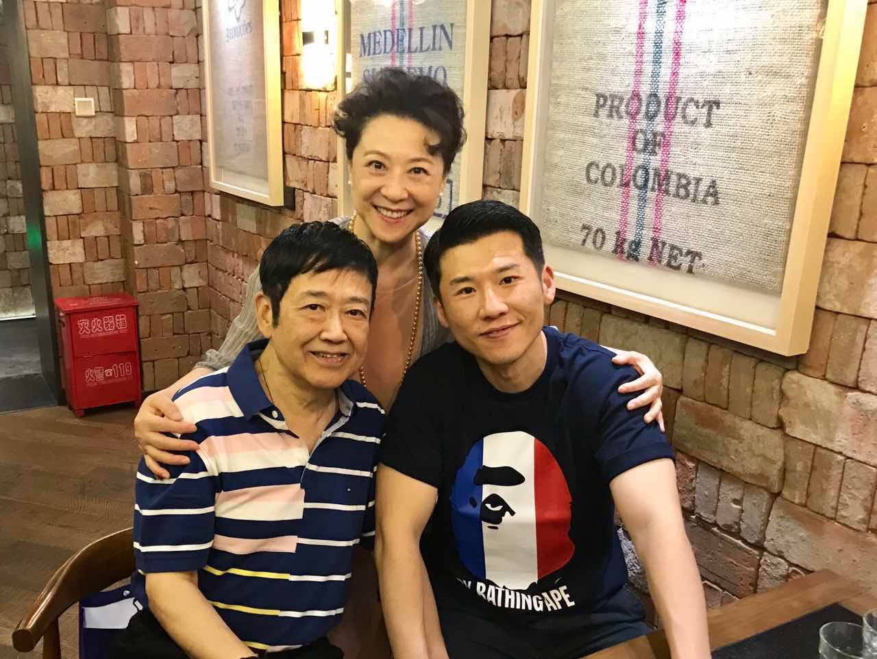 王馥荔的丈夫名叫王群,也是一名演员,导演,夫妇俩育有儿子王骁.