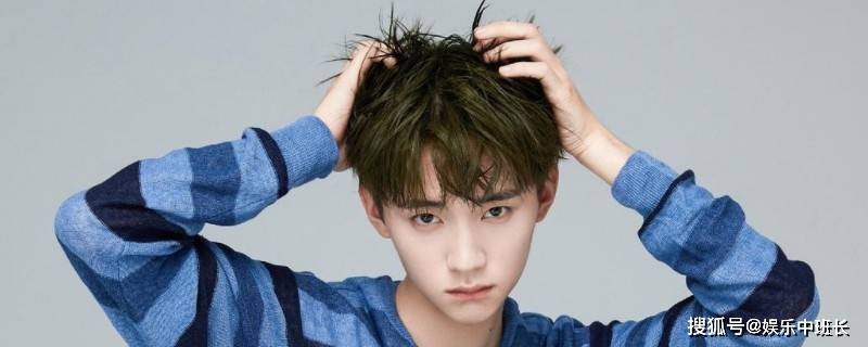 并且也有职业电竞人的身份,与周翊然扮演的艾佳是情侣关系