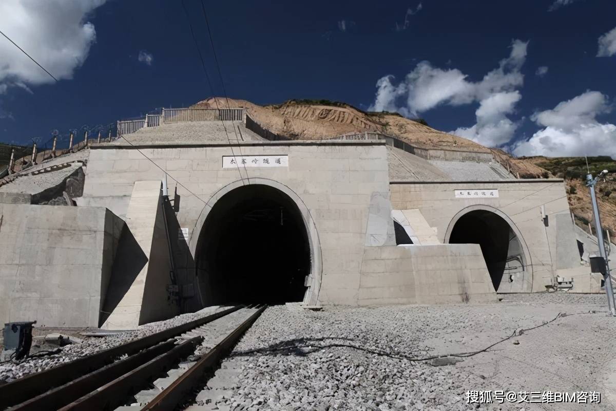 历经3年半的艰苦卓绝建设,西南地区铁路第一长隧成兰铁路平安隧道胜利