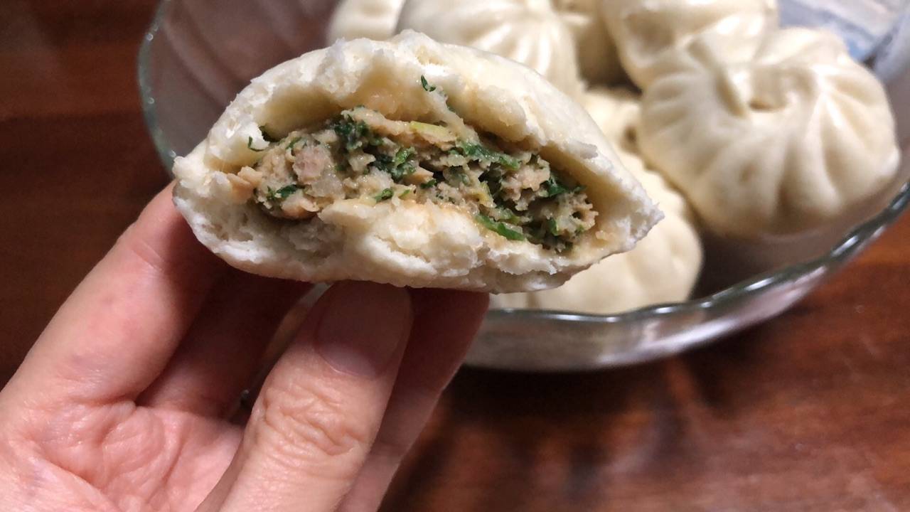这野菜做馅,蒸出来的包子味道鲜美,大人小孩争着吃_荠菜