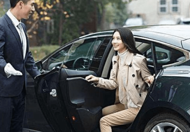 老板和我一起坐车,我该坐在哪里?老司机:乱坐很失礼