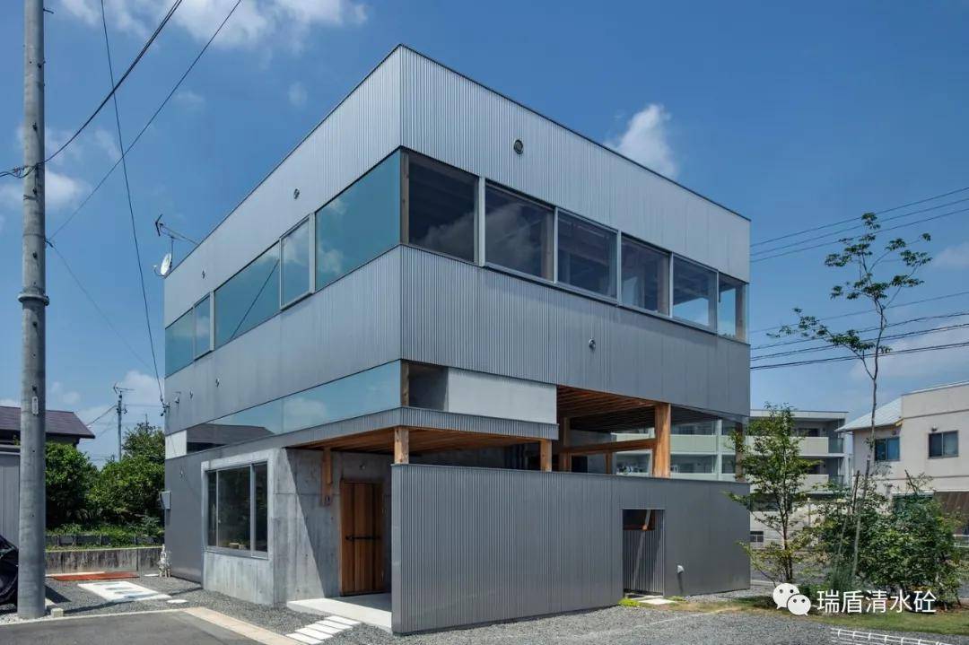 日本下尾岛的清水混凝土房子