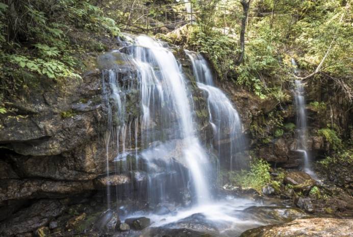 高温预警!夏天必去的保定避暑胜地:阜平天生桥风景区!