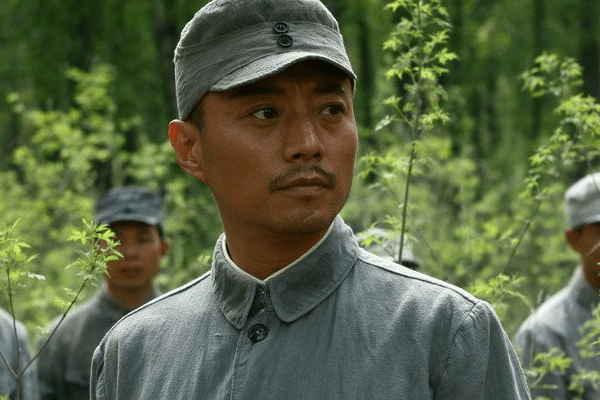 主旋律电影 《建国大业》中,他倒没演英雄,而是演了一个特务.