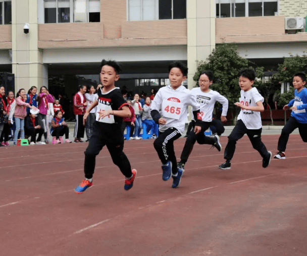 虽然彭子年是理科生,但是他也经常关注文科方面的内